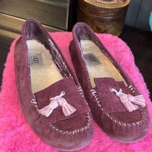 UGG Lizzy moccasins in a burgundy/wine suede with sheepskin lining and lavender